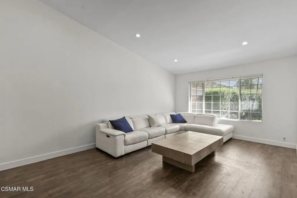 459 Mark Drive, Simi Valley, California 93065 home-pic-5